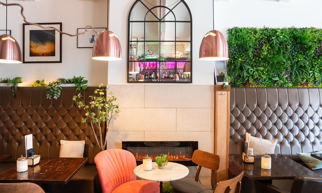 Carillon: Café, Restaurant, Bar & Hotel
