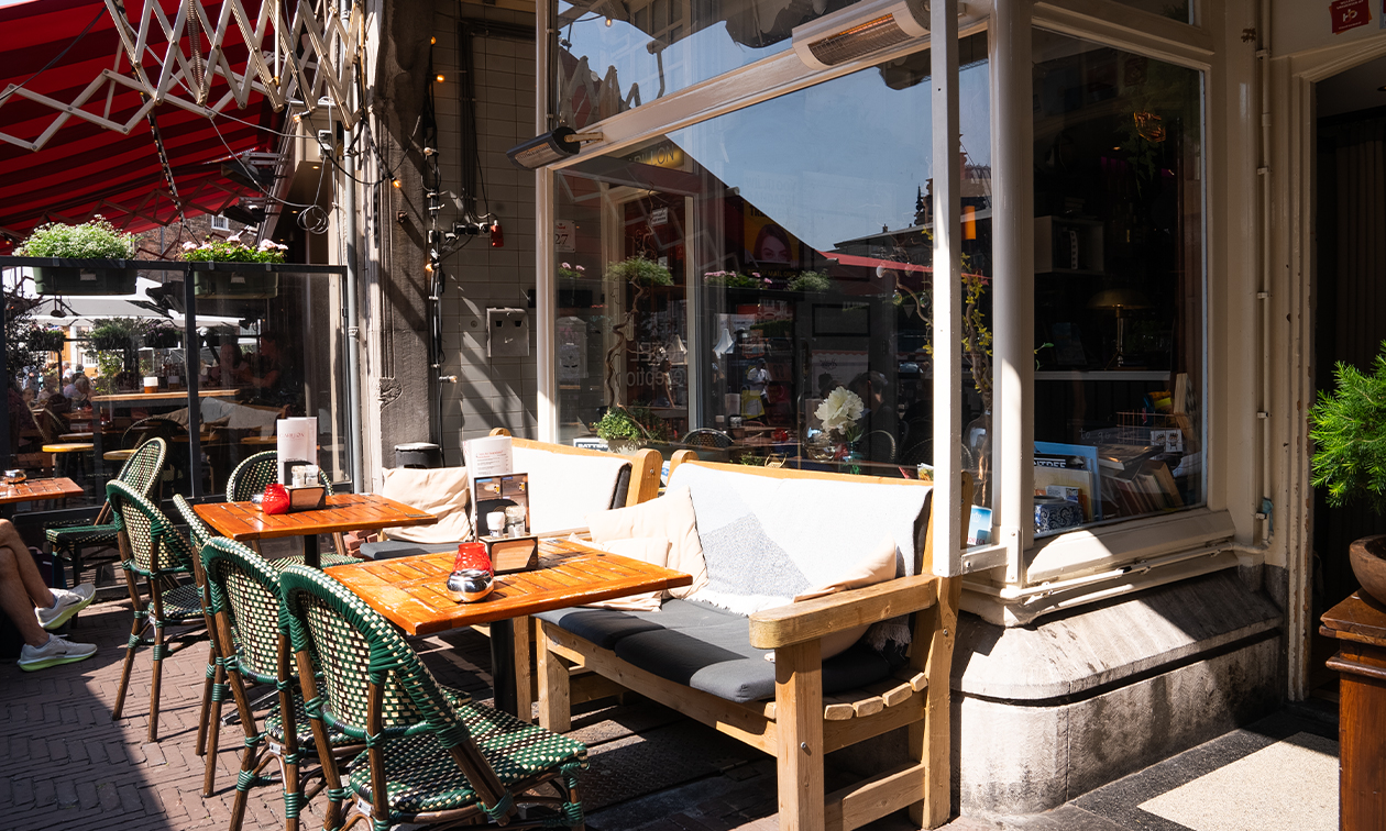 Carillon: Café, Restaurant, Bar & Hotel