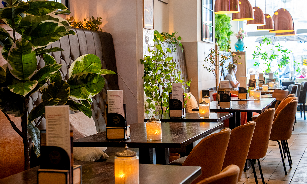 Carillon: Café, Restaurant, Bar & Hotel