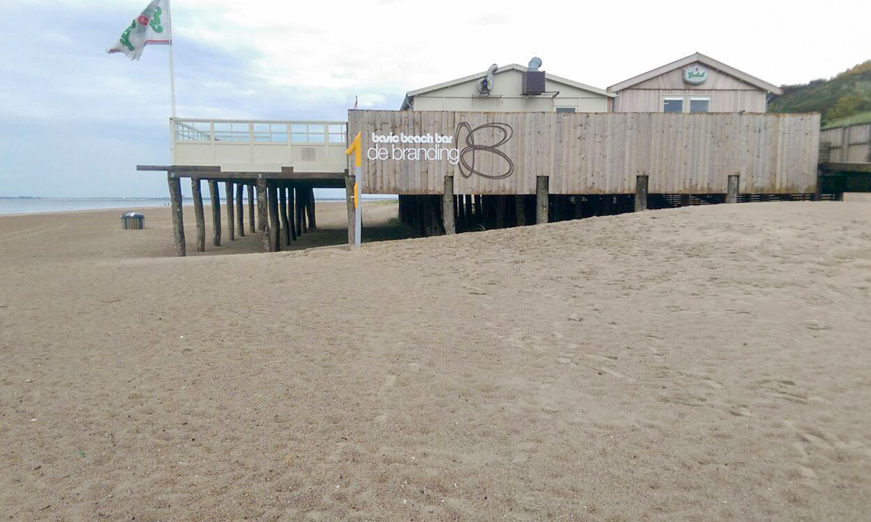 De Branding Basic Beach Bar