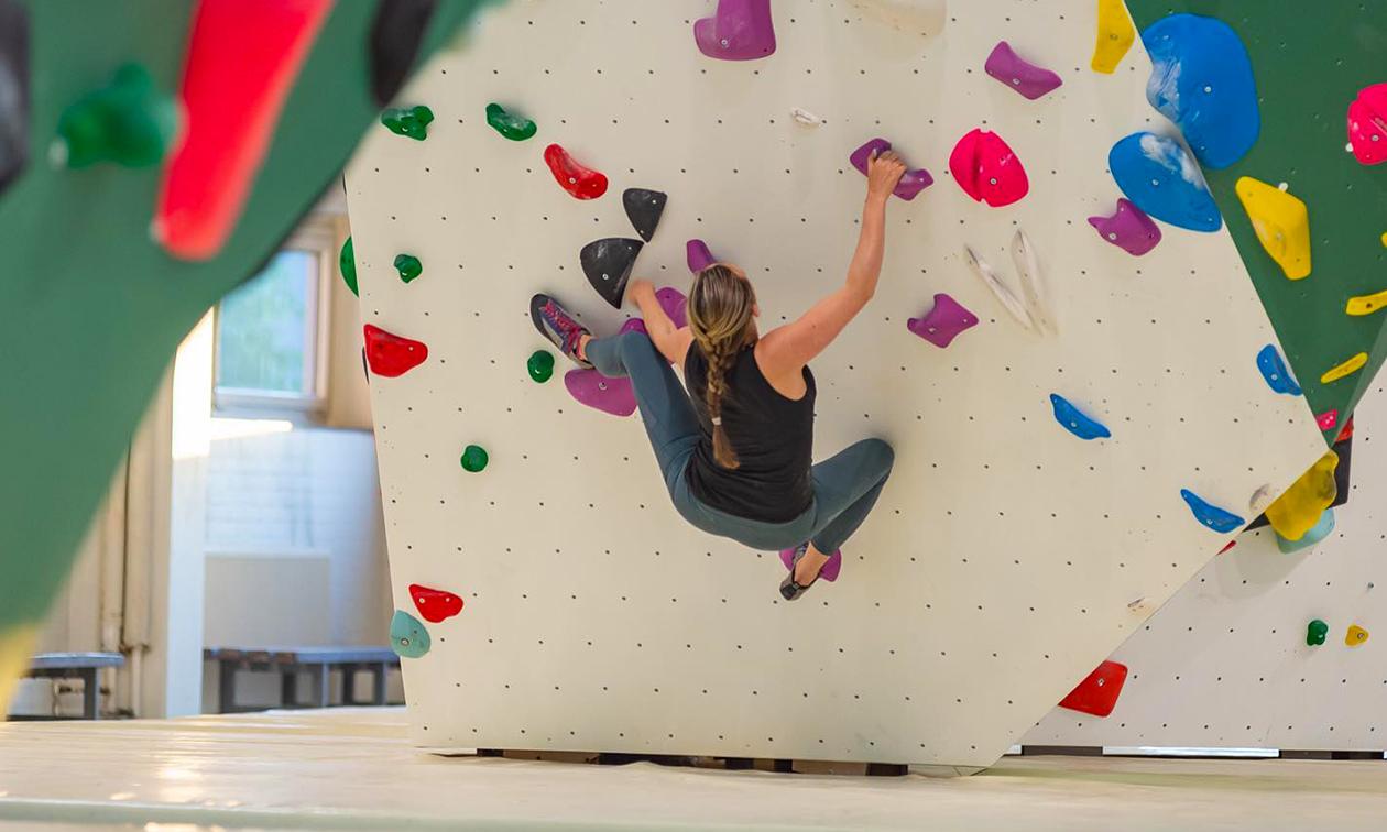 Klim- en Boulderhal Sendmast