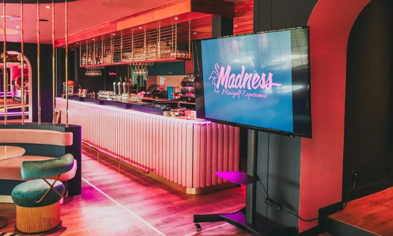 Madness Minigolf Experience