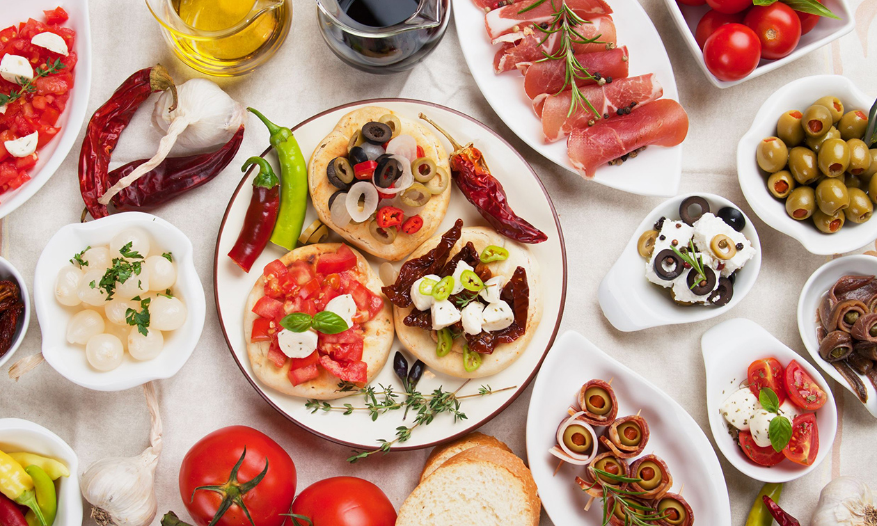 Red's Tapas Grill & Bar
