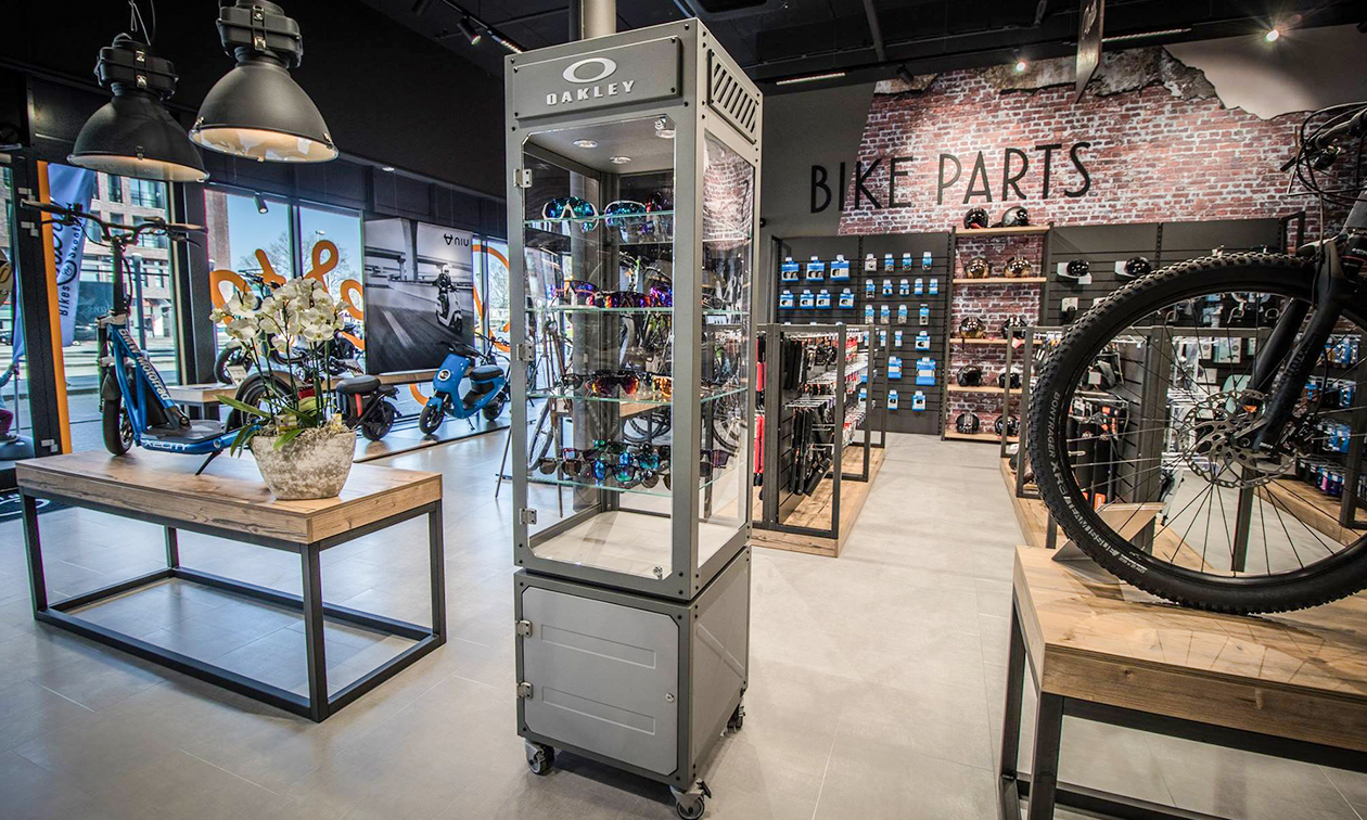 Roberto Bikes & Scooters