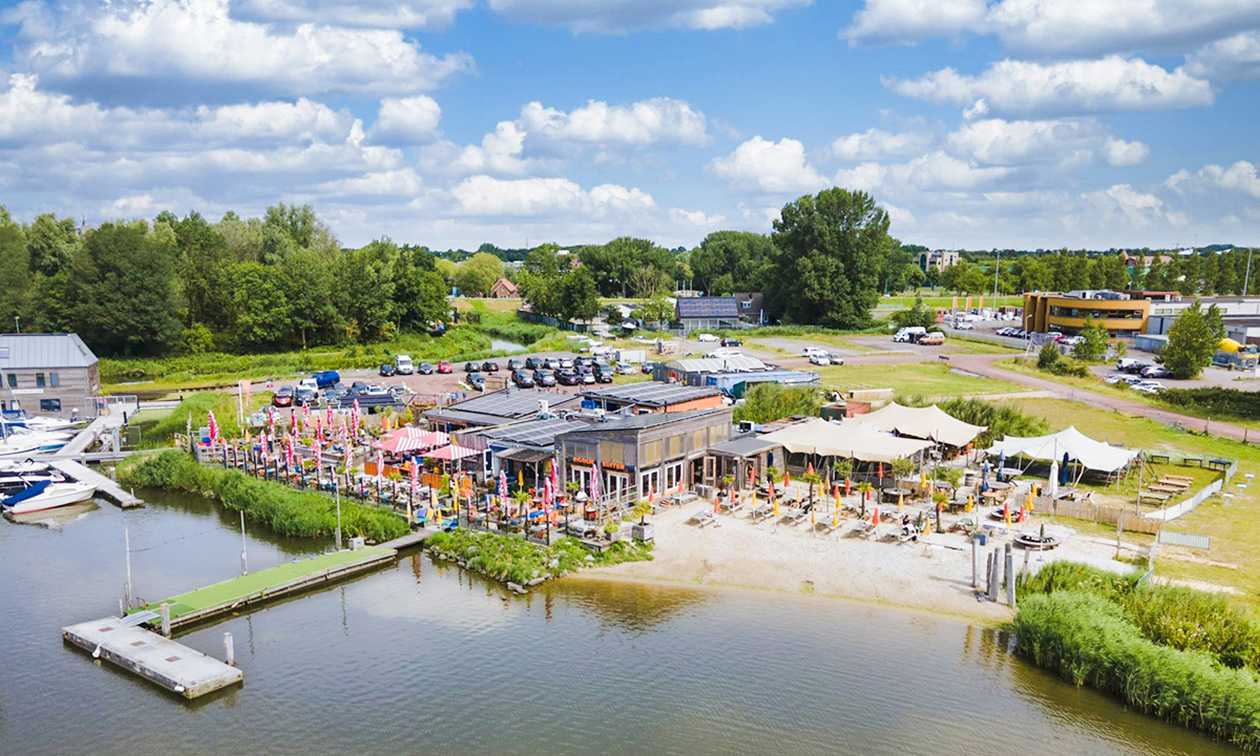 Strandpaviljoen Oranje Buiten