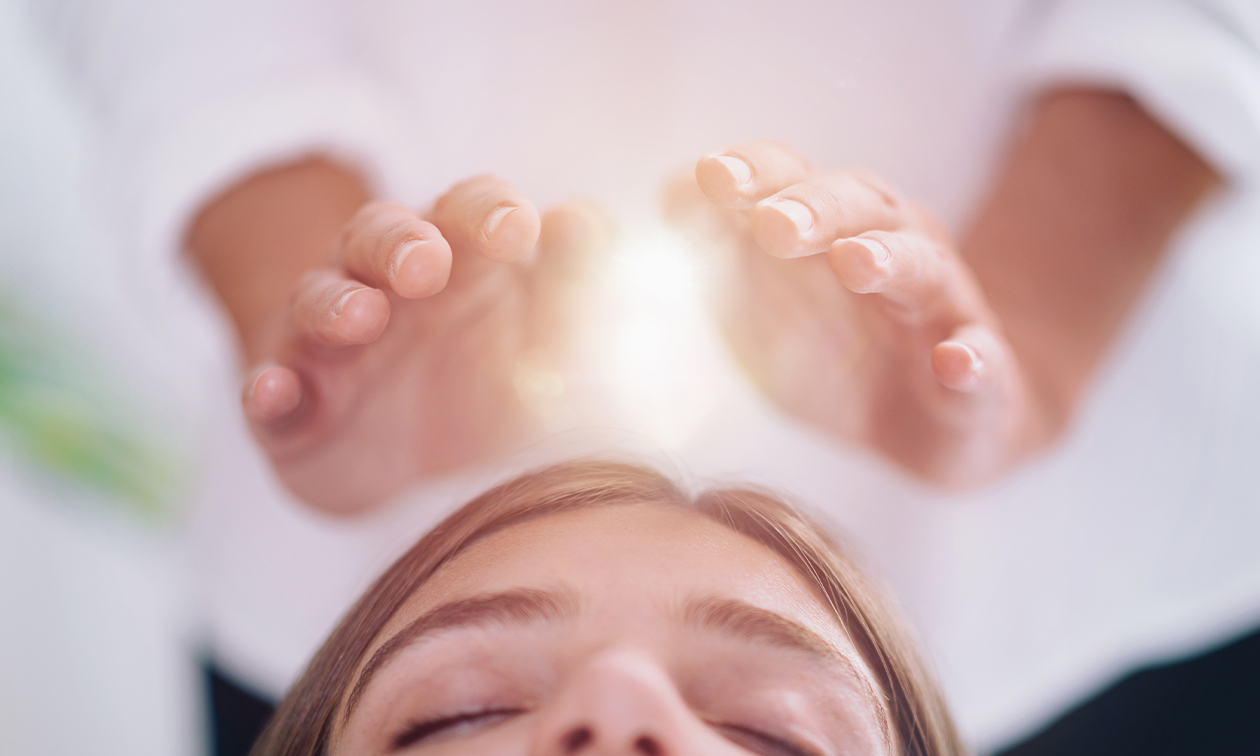 Energetische of aura- en chakrahealing, reiki, NEI, EFT óf magnetiseren (60 of 75 min)