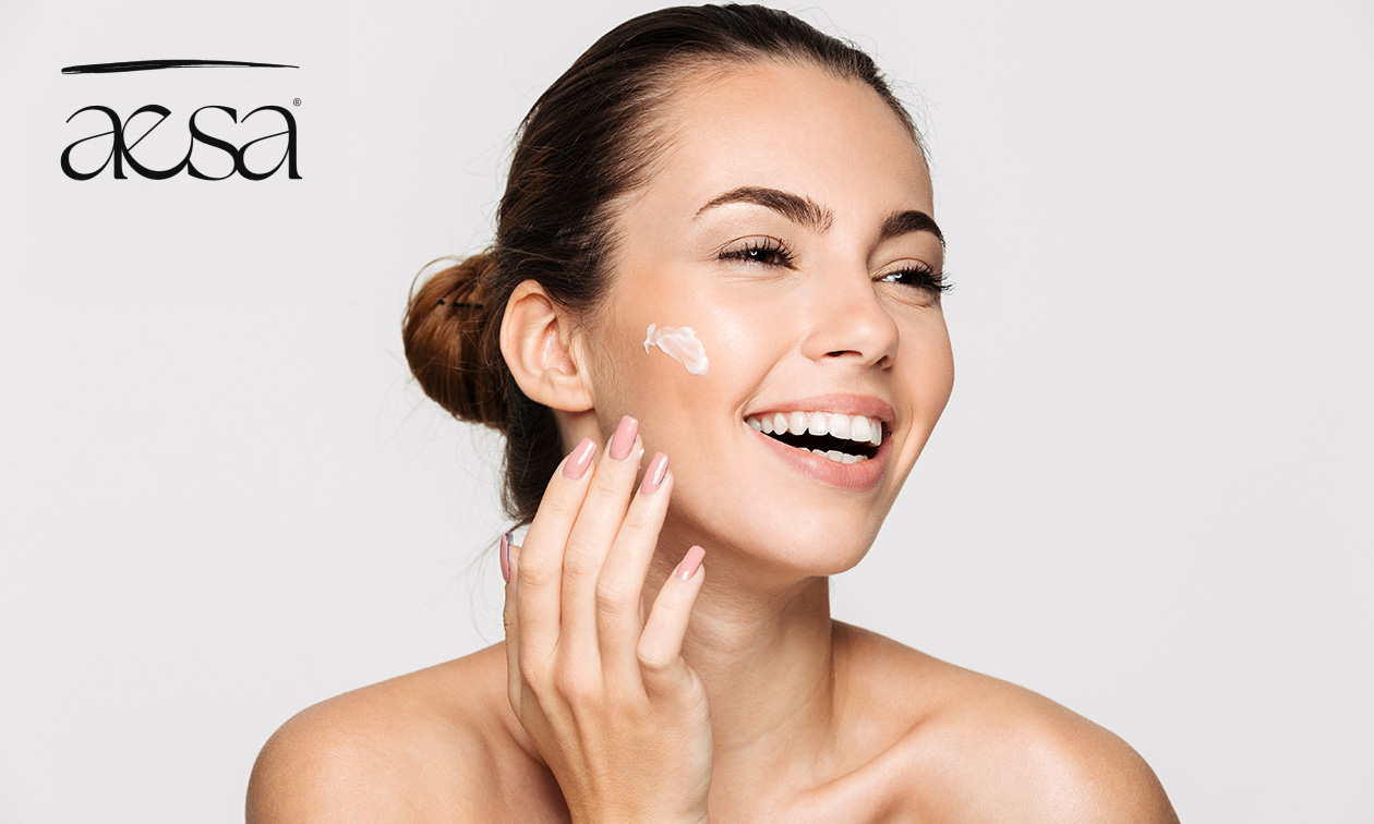 Gesichtsbehandlung, Microneedling oder Peeling (ca. 30 oder 50 Min.)