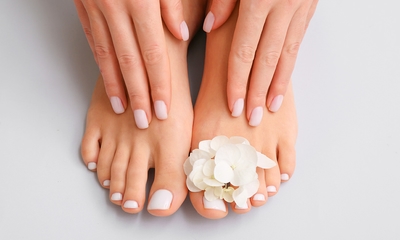 Maniküre + Nagellack oder Fußpflege (40 Minuten) in Bonn