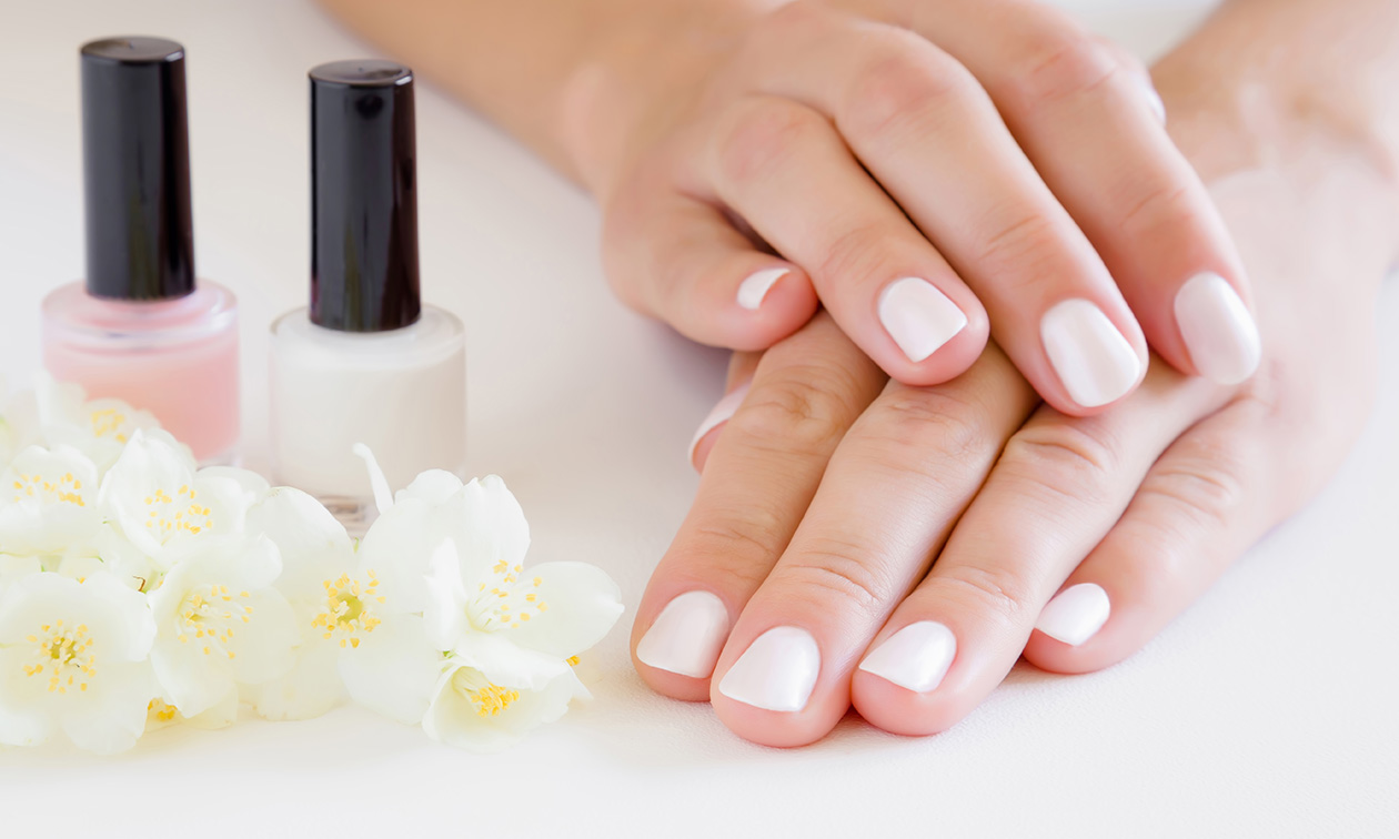 Manicurebehandeling + BIAB en evt. gellak