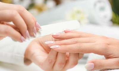 Manicurebehandeling + gellak (45 min)