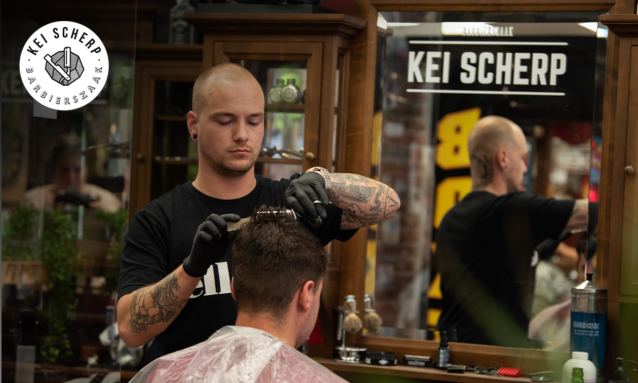 Kappersbehandeling voor heren bij barbierszaak Kei Scherp