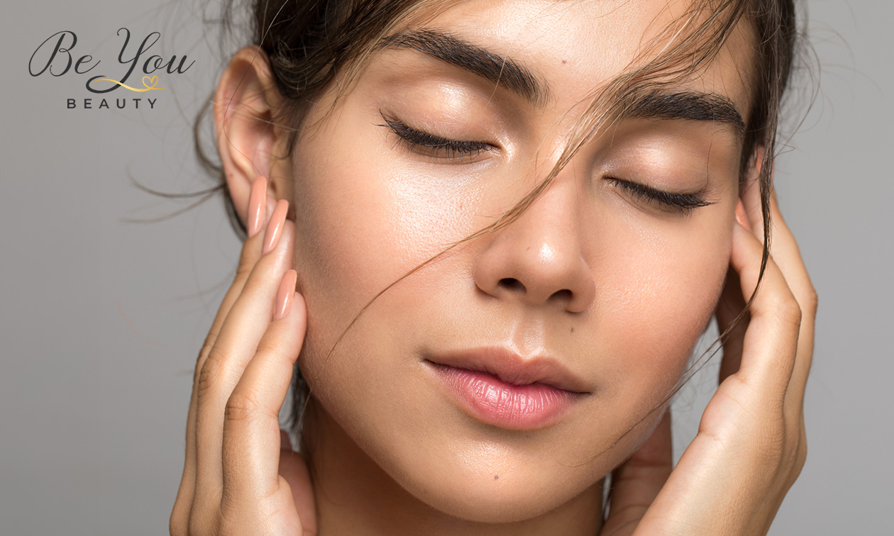 Wenkbrauw- en/of wimperbehandeling naar keuze