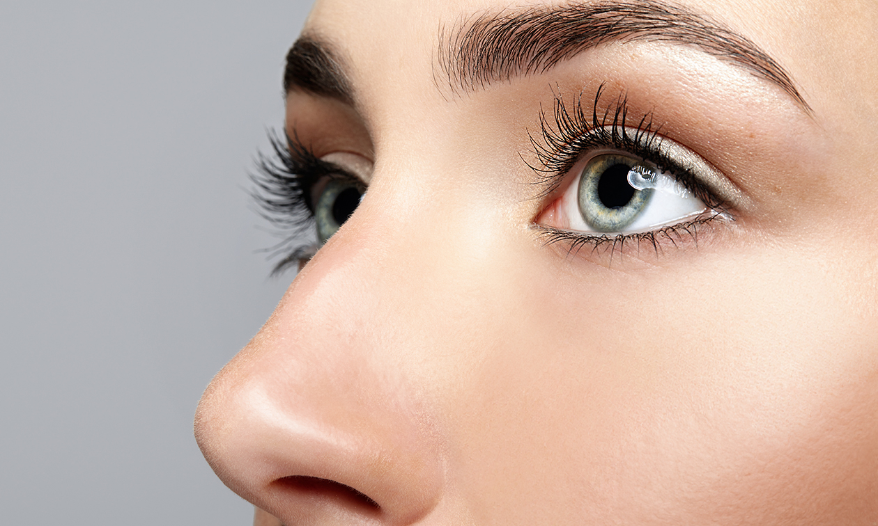 Wenkbrauw- of wimperbehandeling naar keuze