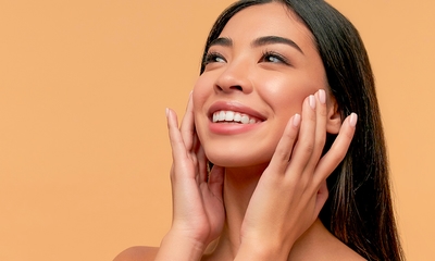 PMU-behandeling naar keuze of wimper- of wenkbrauwbehandeling