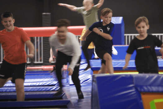 2 timer i trampolinpark