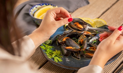 2-gangen mossellunch aan zee