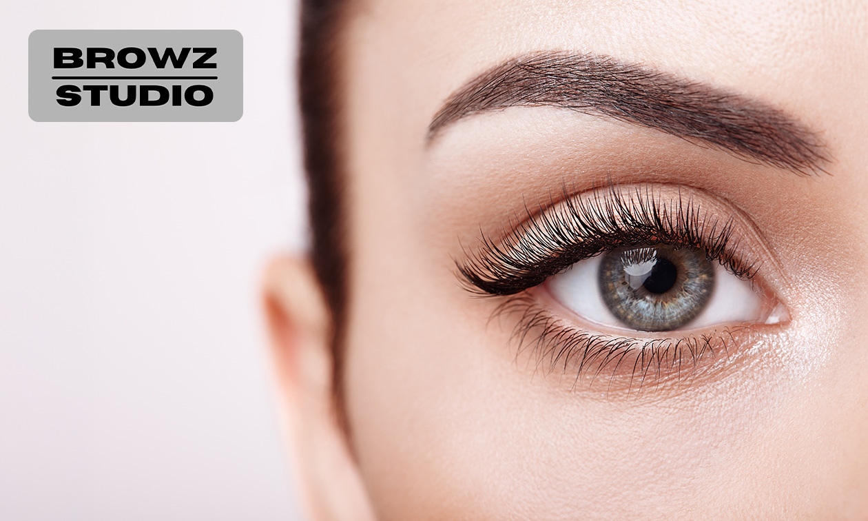 Wimper- of wenkbrauwbehandeling naar keuze
