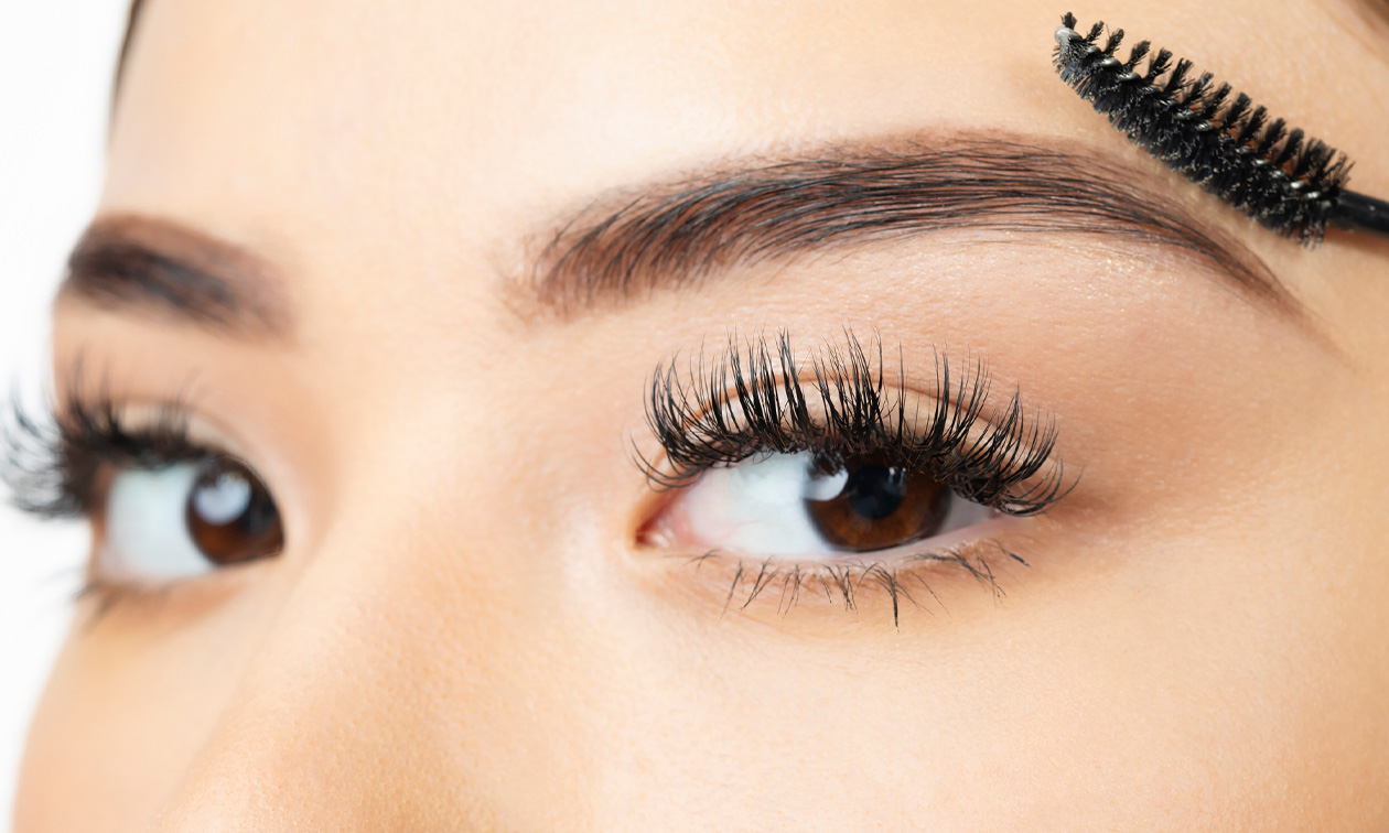 Wimperextensions naar keuze, powderbrows of lippigmentatie