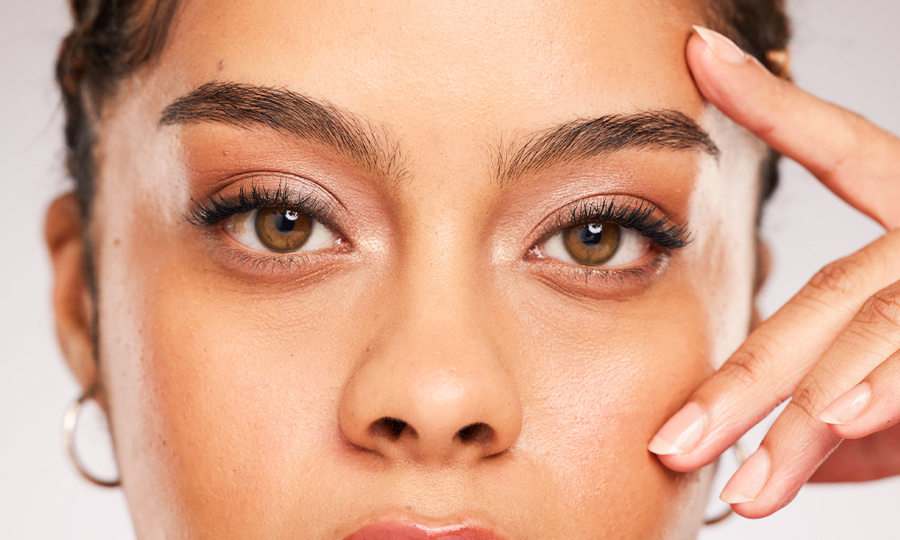 Wenkbrauw- of wimperbehandeling naar keuze