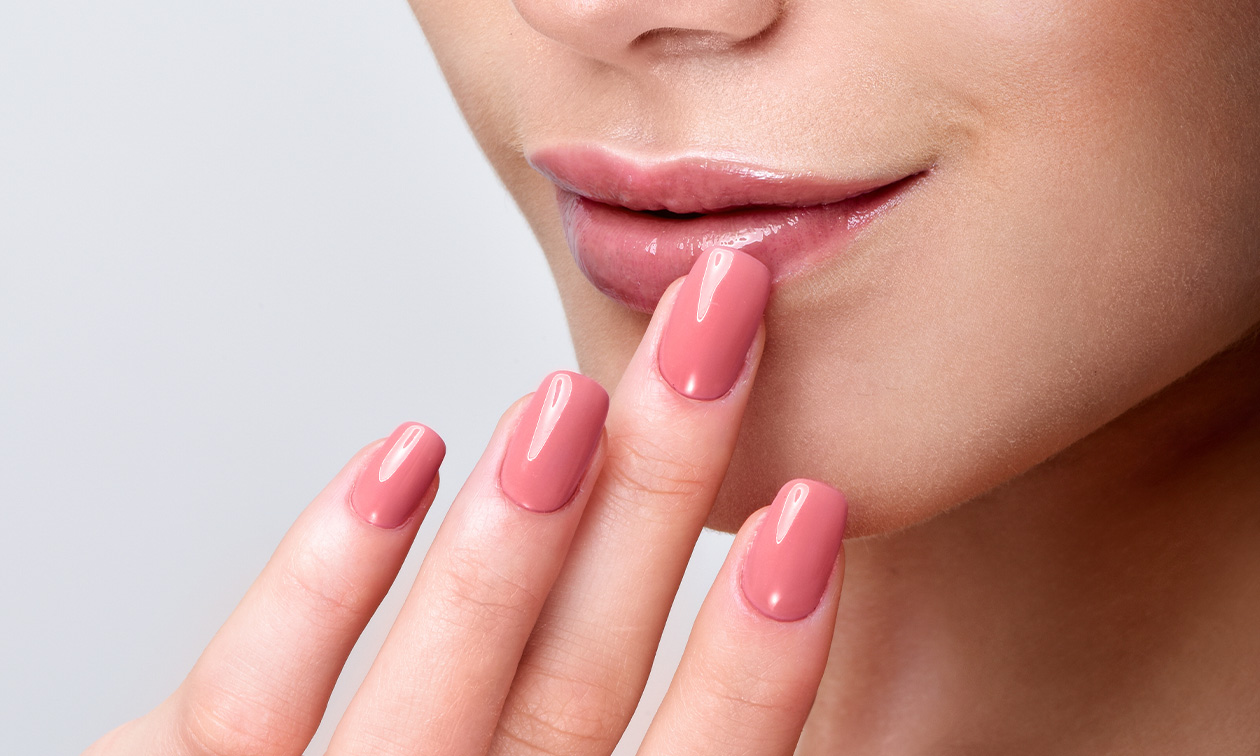 Nagelbehandeling naar keuze (90 min)