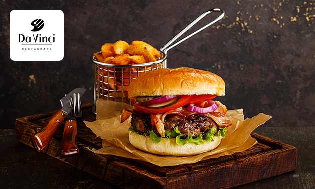 Burger + friet + salade bij DA VINCI