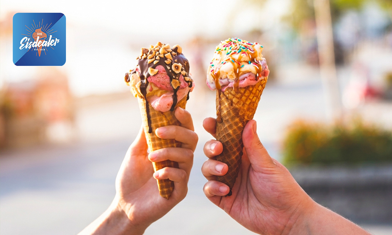 Frische Waffelhörnchen + 3 Kugeln Eis + 2 Toppings nach Wahl in Mönchengladbach