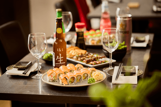 Ad Libitum hos Dinner Sushi