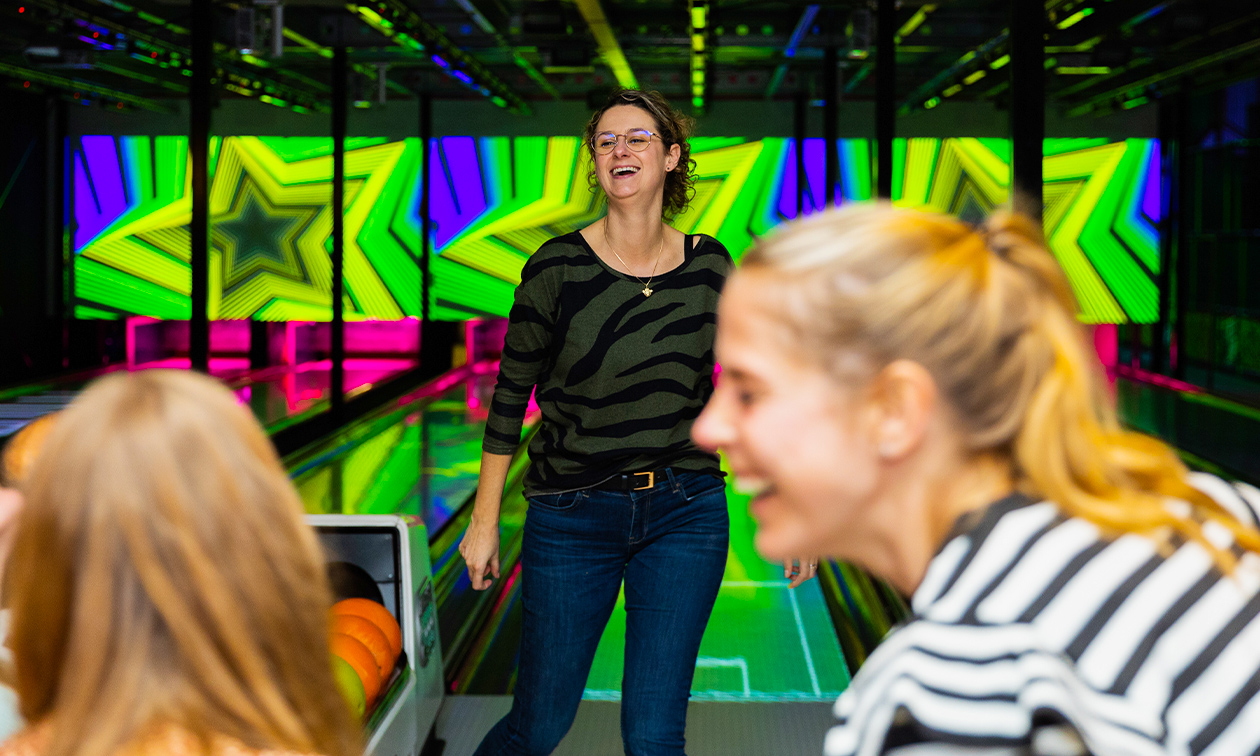 1 of 2 uur bowlen en/of bijlwerpen (6-8 personen) + bittergarnituur