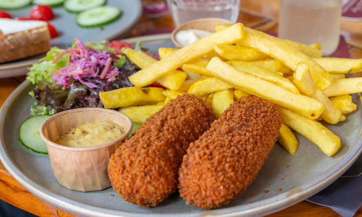 Patat met saus + snack + milkshake of frisdrank naar keuze voor 1, 2 of 4 personen