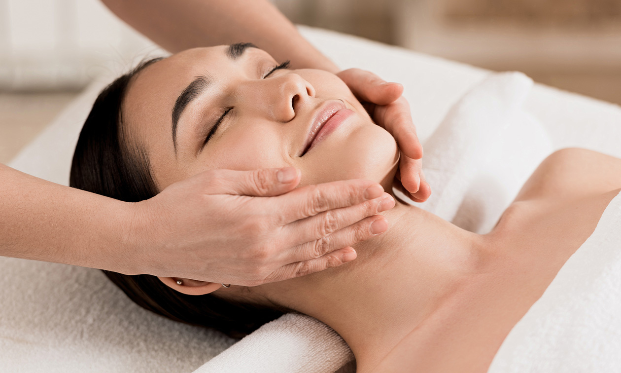 Head spa + gelaatsverzorging (90 min)