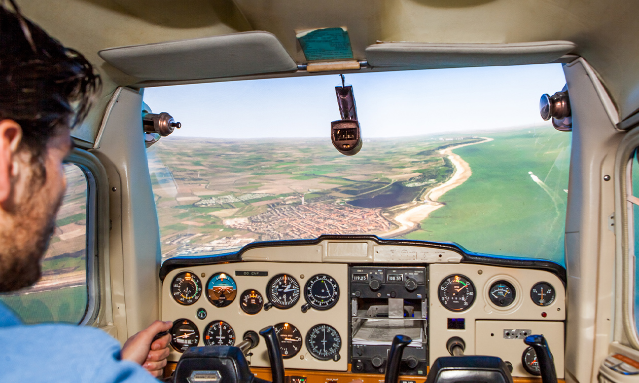 Vliegen in een flight simulator