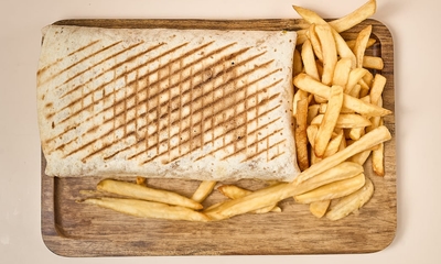 Hauptgericht nach Wahl + Pommes in Düsseldorf