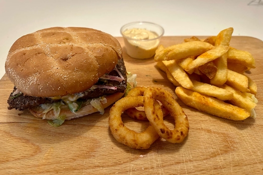 Steakhouse burger med fries