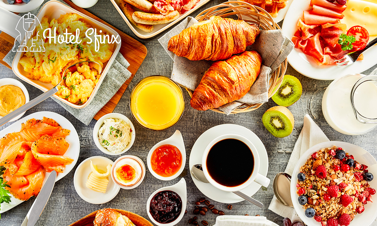 Petit-déjeuner buffet copieux + verre de cava