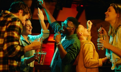 Privé-karaokekamer (1 uur) + 2 drankjes + bitterballen bij House of Billiards