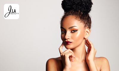 Wimpernverlängerung oder PMU-Behandlung nach Wahl in Düsseldorf