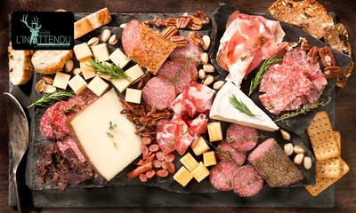 Raclette à la meule + buffet de charcuterie + boule de glace au choix chez L'Inattendu