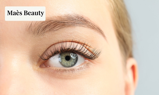 Wenkbrauw- of wimperbehandeling naar keuze