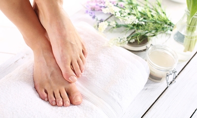 Pedicurebehandeling (45 min) + evt. voetreflexologie (15 min)