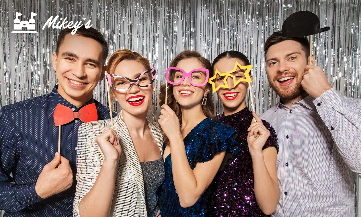 Huur photobooth + 350 digitale foto's + 2 fotostrips p.p.