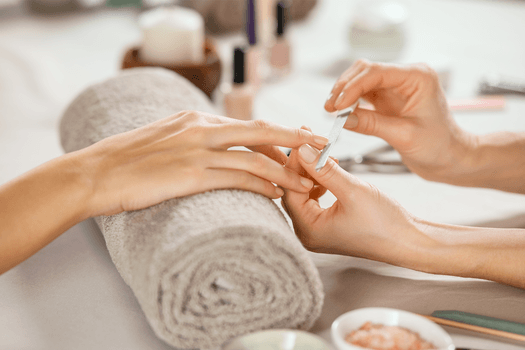 Manicure m/u negleforlængelse