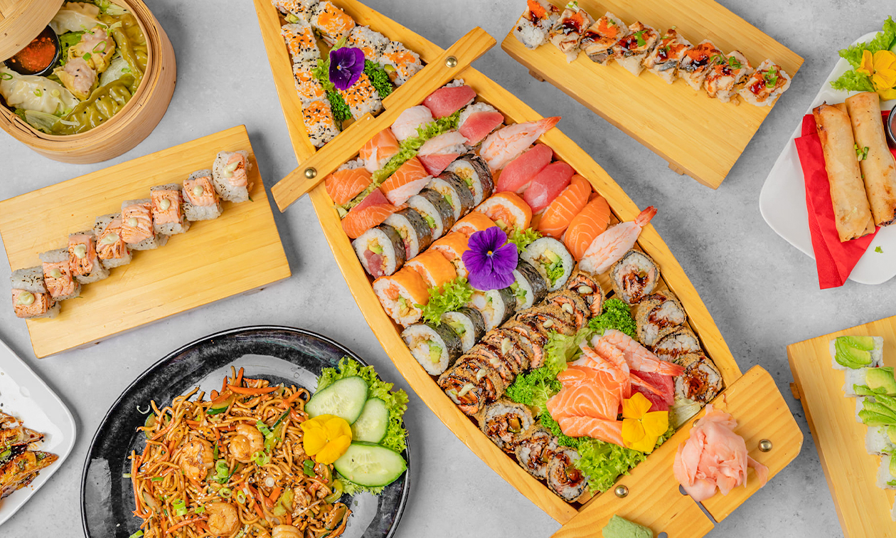 Sushibox + loempia's (2 pers.) of 2-gangendiner (2 pers.) in hartje Genk