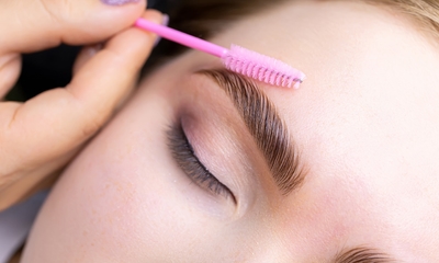 Wenkbrauwbehandeling naar keuze bij Newsha Beautystudio