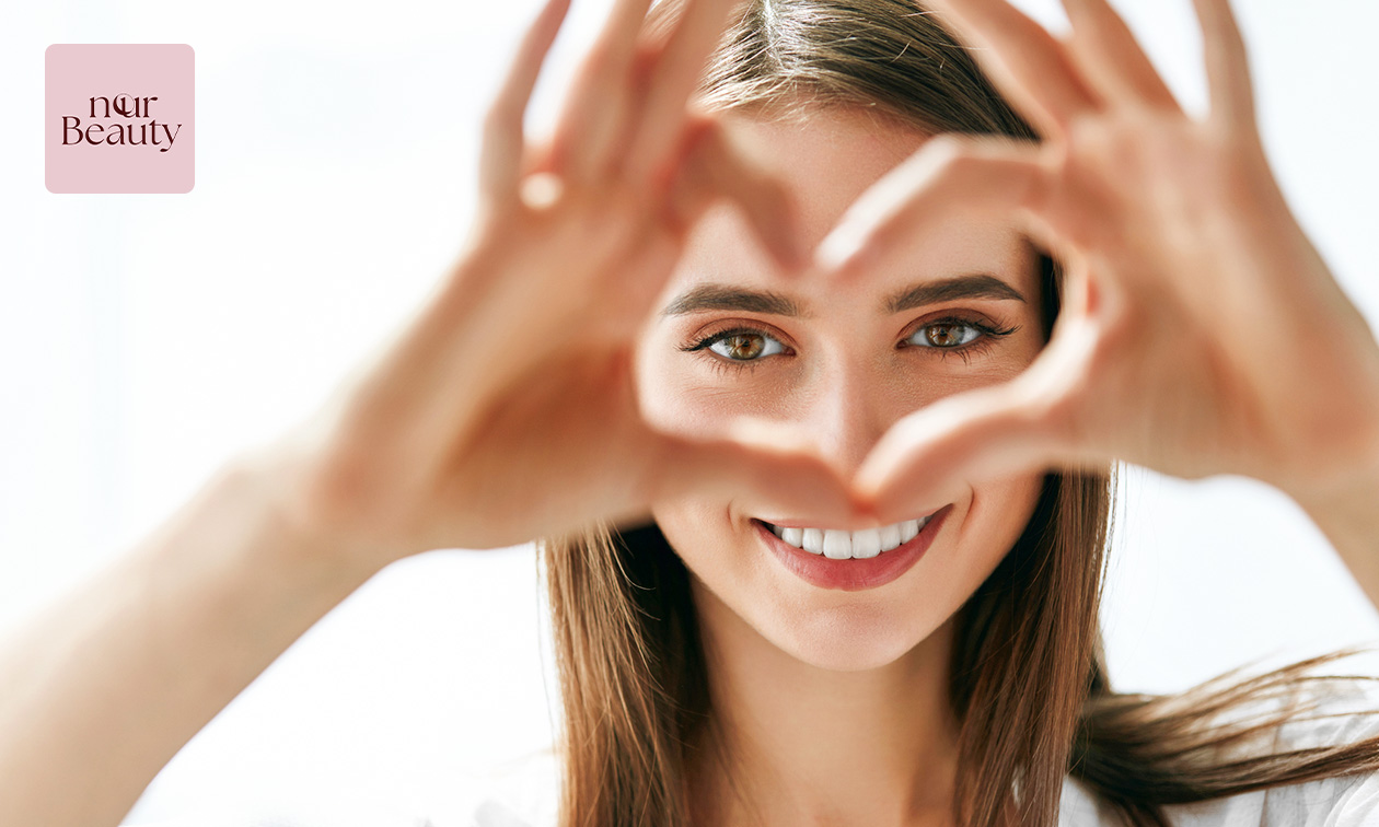 Wimper- of wenkbrauwbehandeling naar keuze