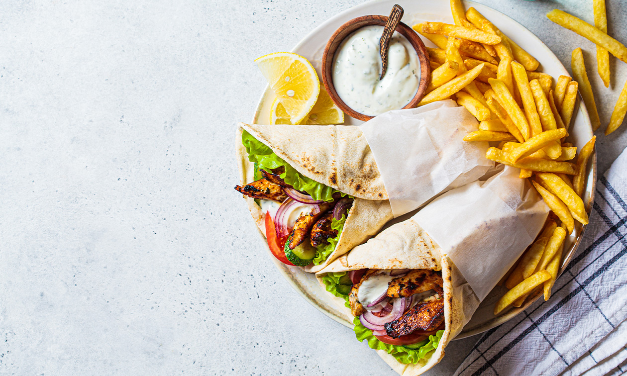Broodje döner of kapsalon naar keuze + blikje frisdrank