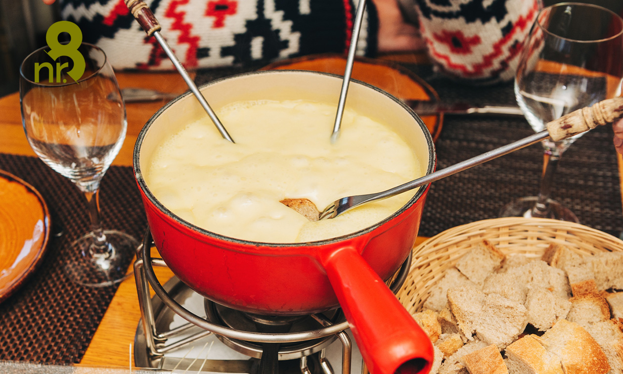 Kaasfondue + nagerecht naar keuze bij Nummer 8