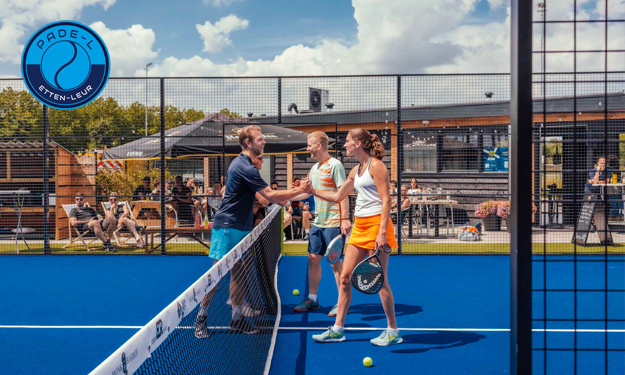 Huur padelbaan voor 4 personen (1 of 1,5 uur)