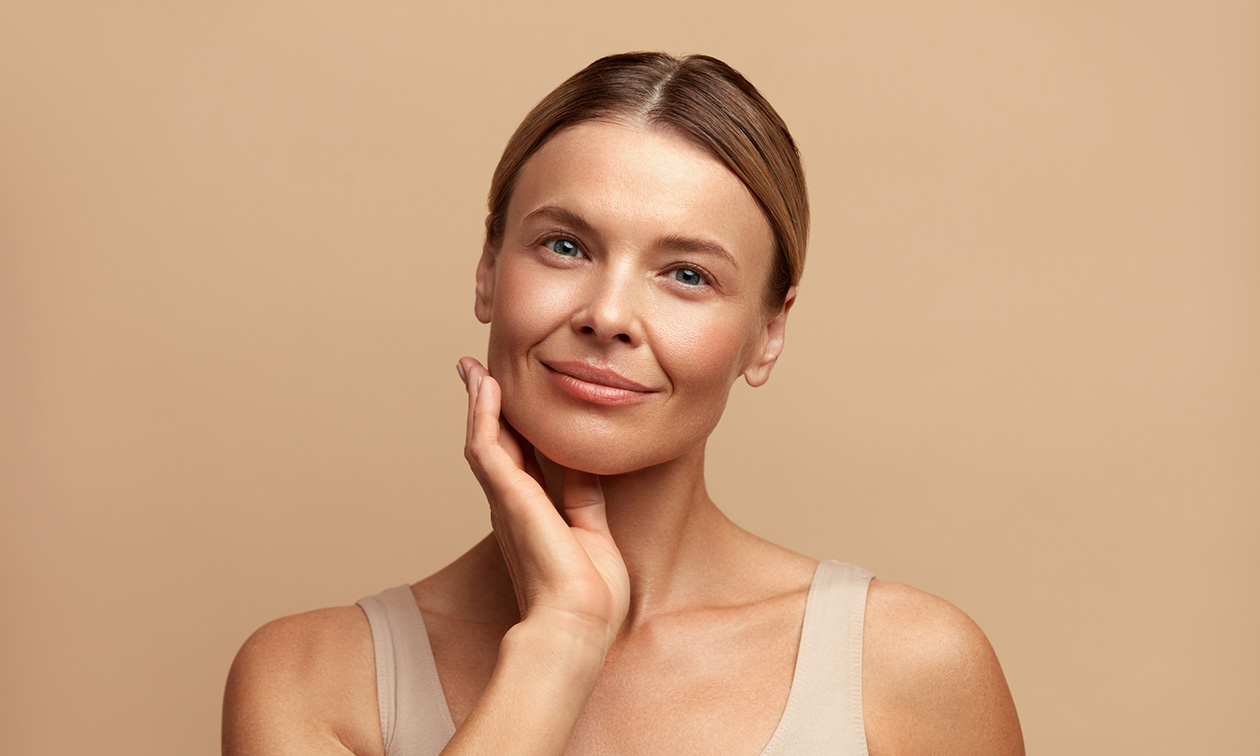 Gezichtsbehandeling (50 min) + evt massage of wenkbrauwen epileren (10 min)