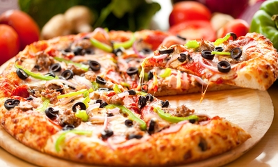 Afhaal: medium pizza + drankje naar keuze