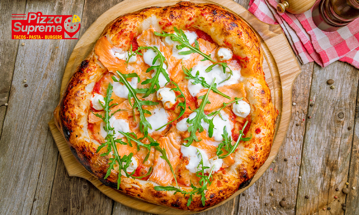 Grote pizza naar keuze + lookbroodjes